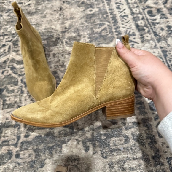 Marc Fisher Tan Suede Ankle Booties Chelsea Style size 7 - Picture 6 of 9